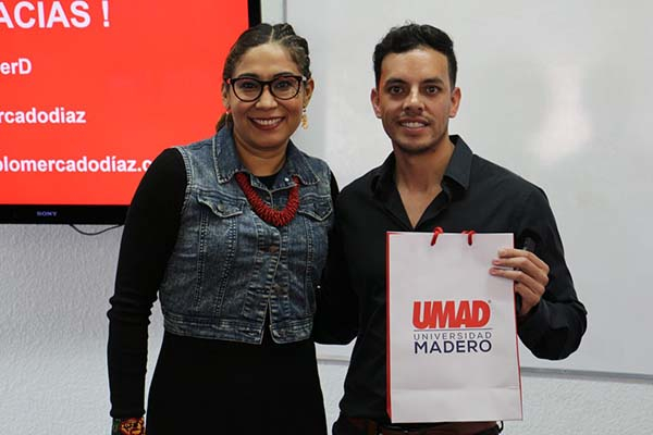 Experto ofreció charla a estudiantes de mercadotecnia de la UMAD