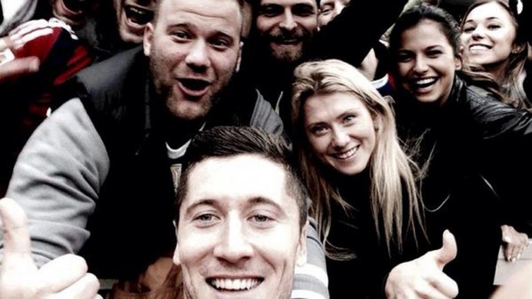 Lewandowski celebra con selfie doblete con el Bayern Munich