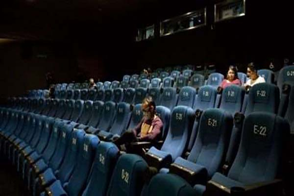 No se prohibirá el doblaje en películas extranjeras: Mayer