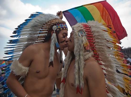 Adopción por parte de gays “va contra la ley divina”: diputado priísta