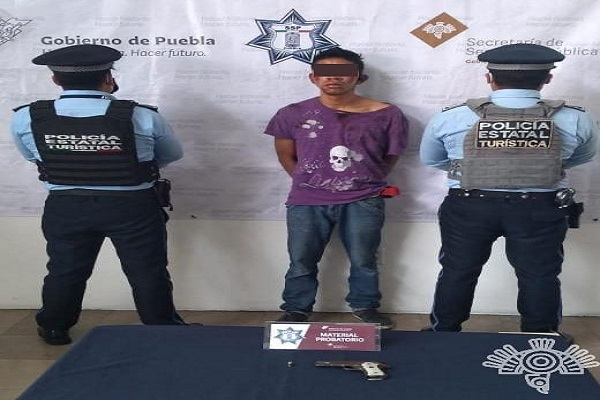 Pasajeros golpean a asaltante de Ruta Azteca; fue asegurado por la SSP Puebla