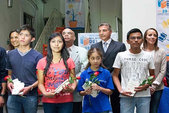 Alcalde de Puebla conmemora Día Mundial del Libro