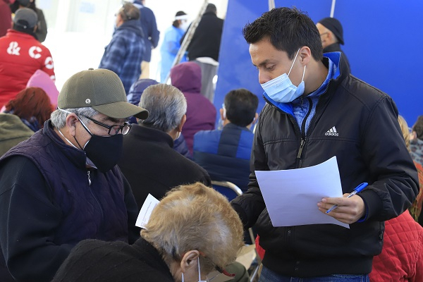 Caos en vacunación anti COVID a adultos mayores en San Andrés Cholula
