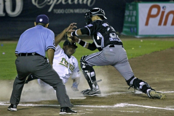 Pericos de Puebla no pudo con Monclova, cayó 3-9