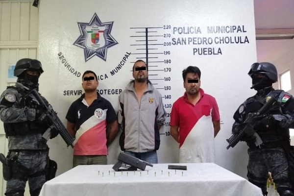 Caen sujetos ebrios con subametralladora en San Andrés Cholula