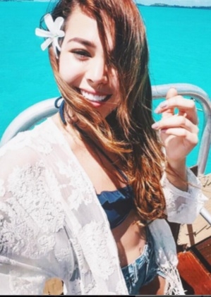 FOTOS: Danna Paola pasea sensual por Bora Bora