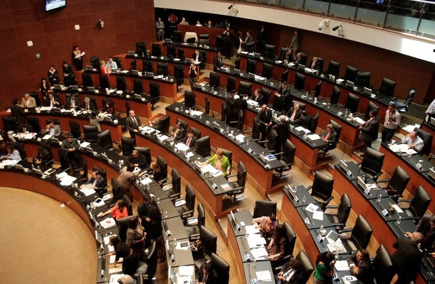 Senado aprueba que agentes de EU porten armas en México