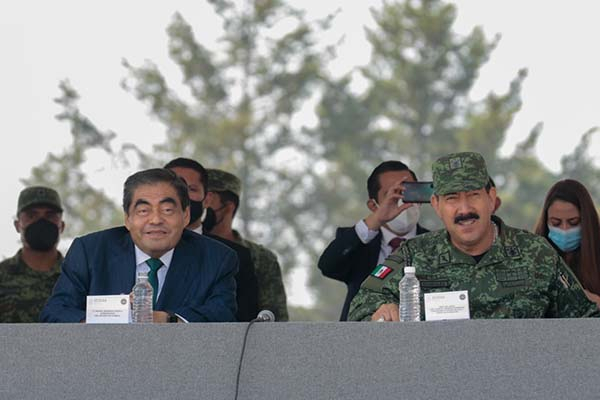 MBH asistió a la escenificación de la Batalla de Puebla en la XXV Zona Militar
