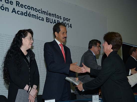 BUAP premia a 166 universitarios destacados a nivel nacional, estatal e internacional