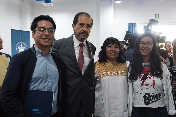 BUAP: 872 alumnos de licenciatura se suman al programa “Jóvenes Escribiendo el Futuro”