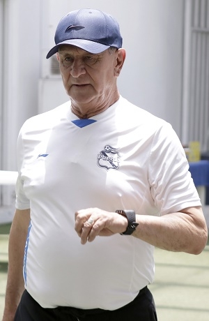 Club Puebla: Enrique Meza, alarmado con el accionar camotero