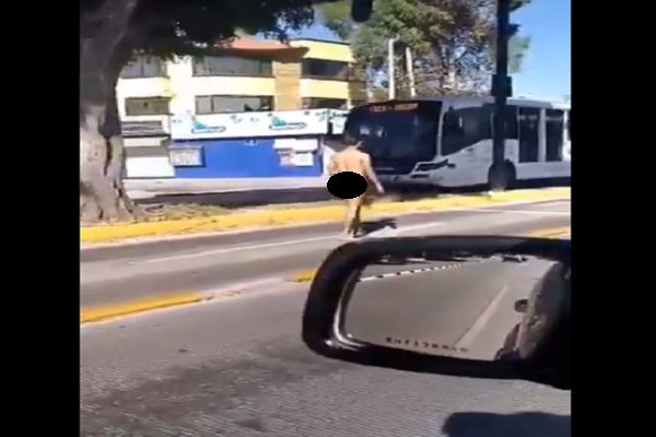 Hombre “corrió” su maratón desnudo en el Bulevar Valsequillo