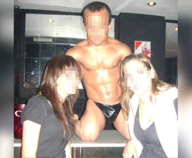 Mujer tuvo bebé con enanismo, le fue infiel a su esposo con stripper