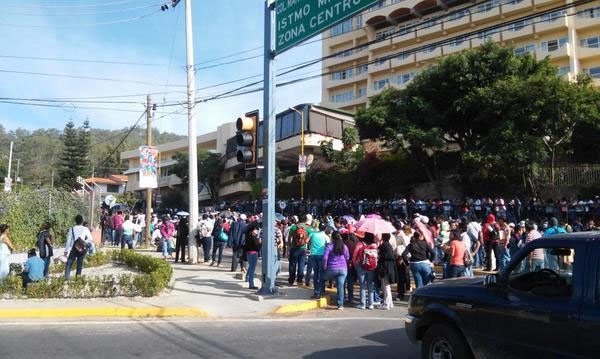 Maestros de la CNTE bloquean accesos a la Guelaguetza en Oaxaca