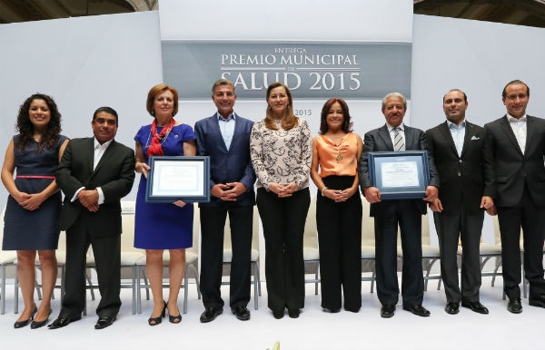 Saukko y García recibieron Premio Municipal de Salud en Puebla