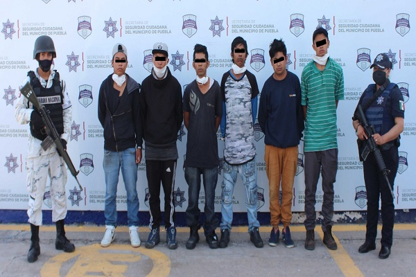 Detienen en Puebla a ocho asaltantes con 15 toneladas de mercancía robada