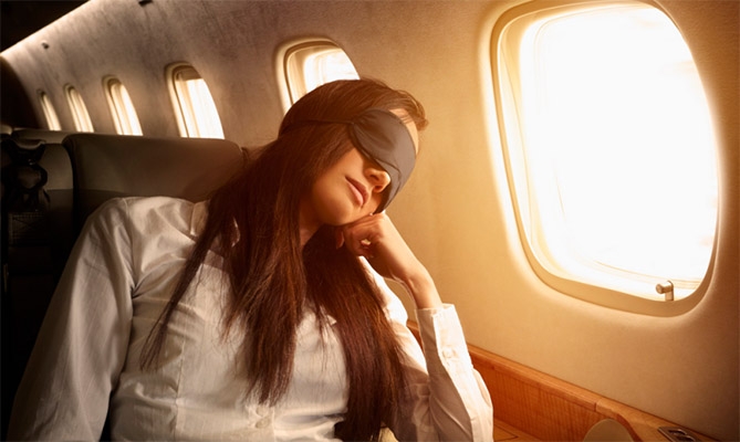 Tips para que concilies el sueño durante un viaje largo