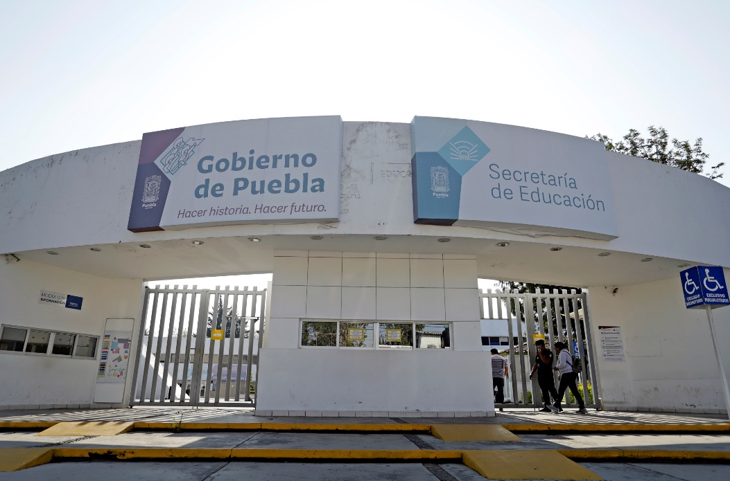 Han muerto por COVID 241 trabajadores de la educación en Puebla