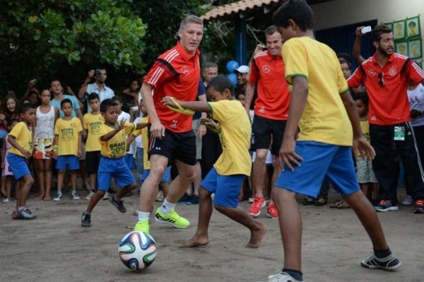 Alemania dejó huella en Brasil con escuela de futbol y orfelinato