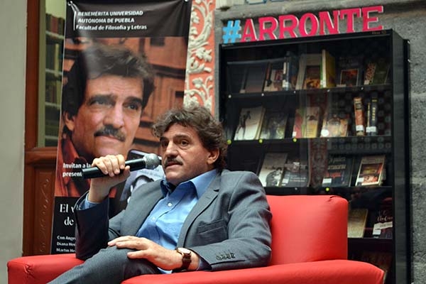 Enrique Serna presentó “El vendedor de silencio” en la BUAP