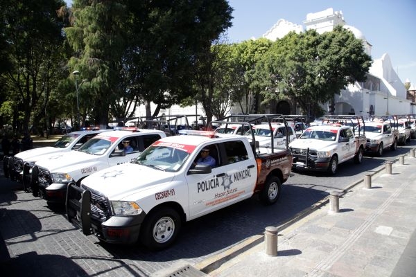 Barbosa entrega 37 patrullas para atender violencia de género