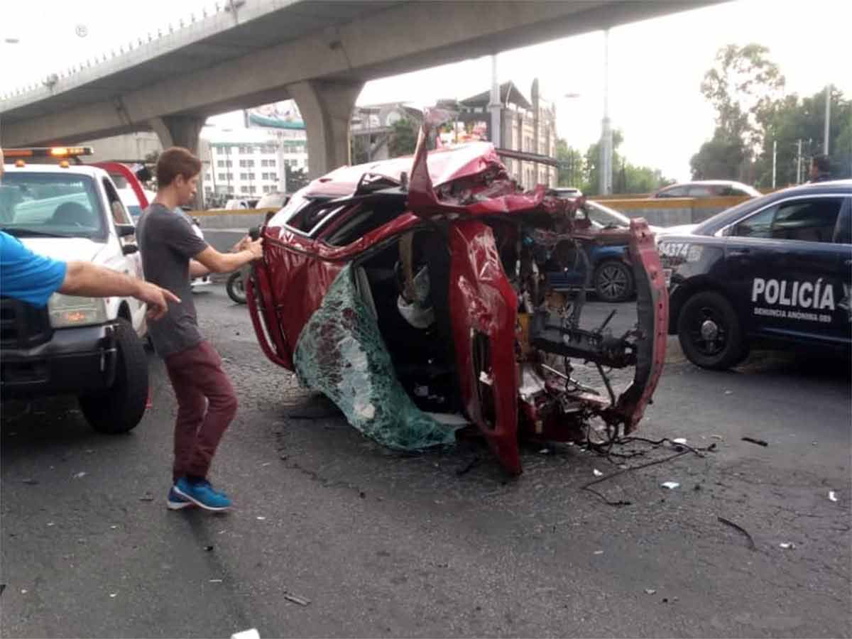 Muere conductor de camioneta que salió volando en Edomex