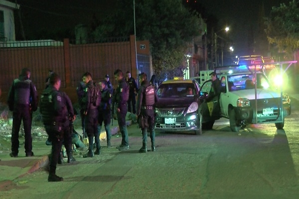 Golpean a tres sujetos acusados de atracar negocio en la colonia La Loma