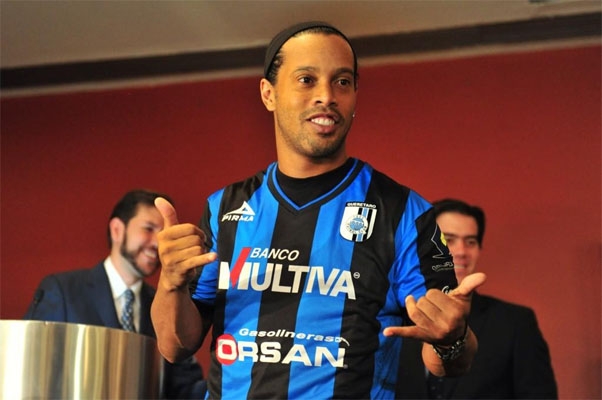 Gallos Blancos presenta oficialmente a Ronaldinho