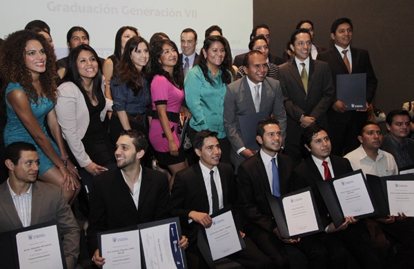 Sueldos de universitarios y posgraduados, por los suelos