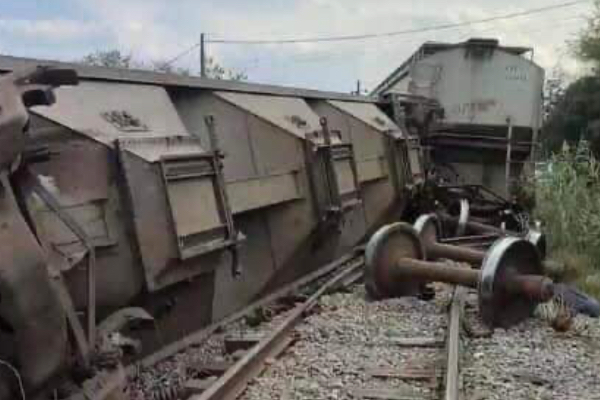 Se descarrila tren de carga en Tehuacán