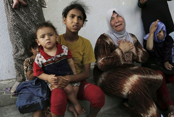 Mueren niños y empleados de ONU en ataque israelí a escuela en Gaza