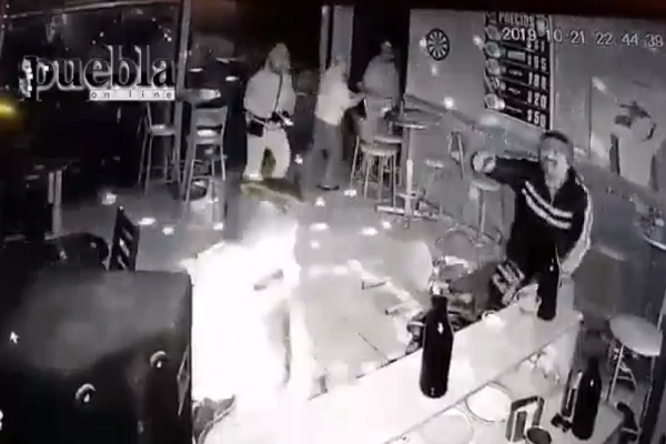 VIDEO: Siete cacos atracaron negocio a punta de pistola en San Jerónimo Caleras