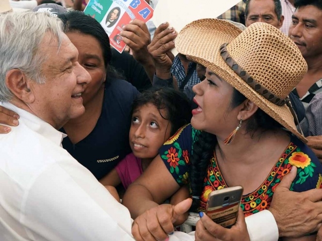 AMLO a campesinos: no pierdan tiempo en la hamaca
