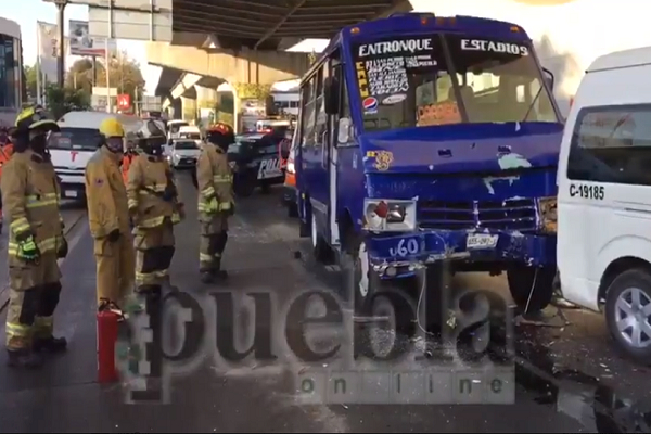 Unidades de transporte público colisionan frente a Plaza Loreto