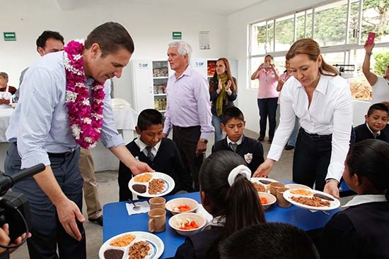 RMV y MEAM entregan equipamiento para 279 desayunadores escolares en Zacatlán