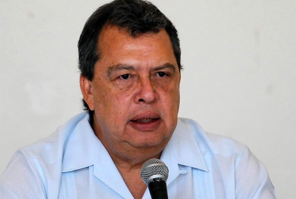 Ángel Aguirre deja gubernatura de Guerrero por violencia en Iguala