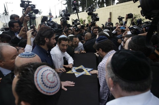 Inhuman restos de Zabludovsky en panteón israelita del DF
