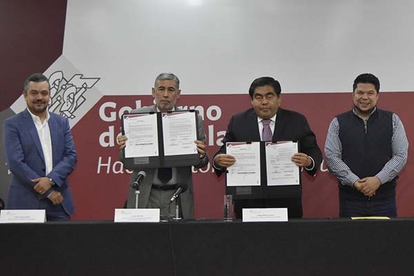 Miguel Barbosa encabeza firma de convenio con la BBC de Londres y Puebla Comunicaciones