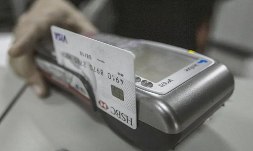 Ante aumento de tasa de interés, recomiendan cancelar tarjetas de crédito