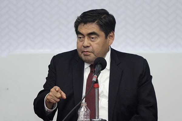 Barbosa pide a Moctezuma salida de Darío Carmona de la SEP por corrupto