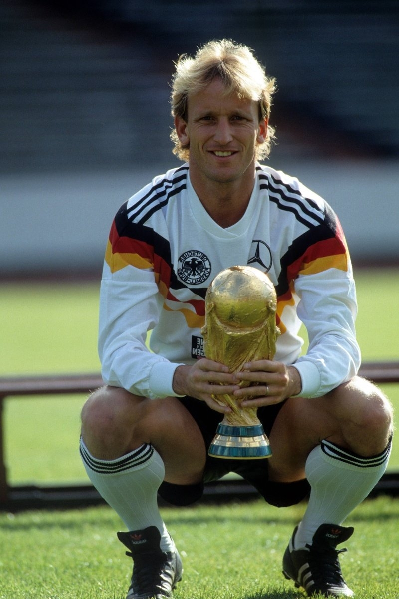 Andreas Brehme, de campeón del mundo en Italia 90 a lava baños