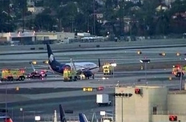 Avión de Aeroméxico pierde tren de aterrizaje en Los Ángeles