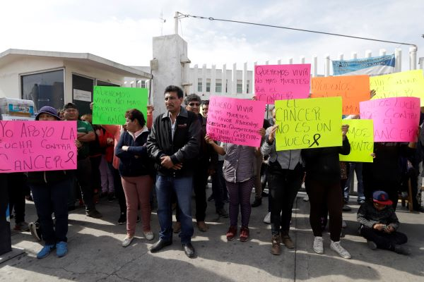 Enfermas de cáncer protestan por desabasto en el Hospital General del Norte Puebla