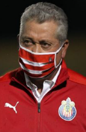 Chivas reporta a Víctor Manuel Vucetich y cuerpo técnico positivos a COVID-19