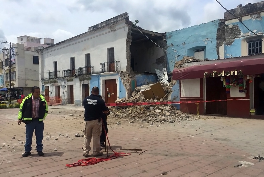 Colapsa vieja casona dañada por el sismo en Izúcar de Matamoros