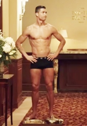 VIDEO: Cristiano Ronaldo “viralizado” en calzoncillos