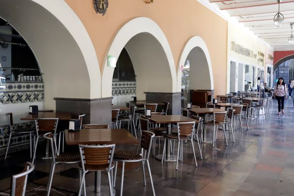 FOTOS. Poblanos se “guardan” por COVID 19; vacíos restaurantes y plazas