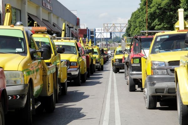 Hasta 35 mil pesos de multa pagarán por anomalías en grúas y corralones de Puebla