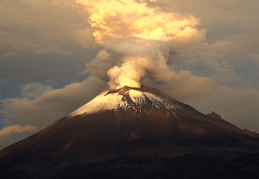 Explosión del Popocatépetl alcanza 2.5 km de altura