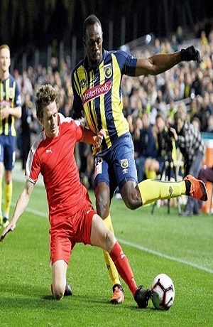Usain Bolt debutó como futbolista con los Mariners de Australia
